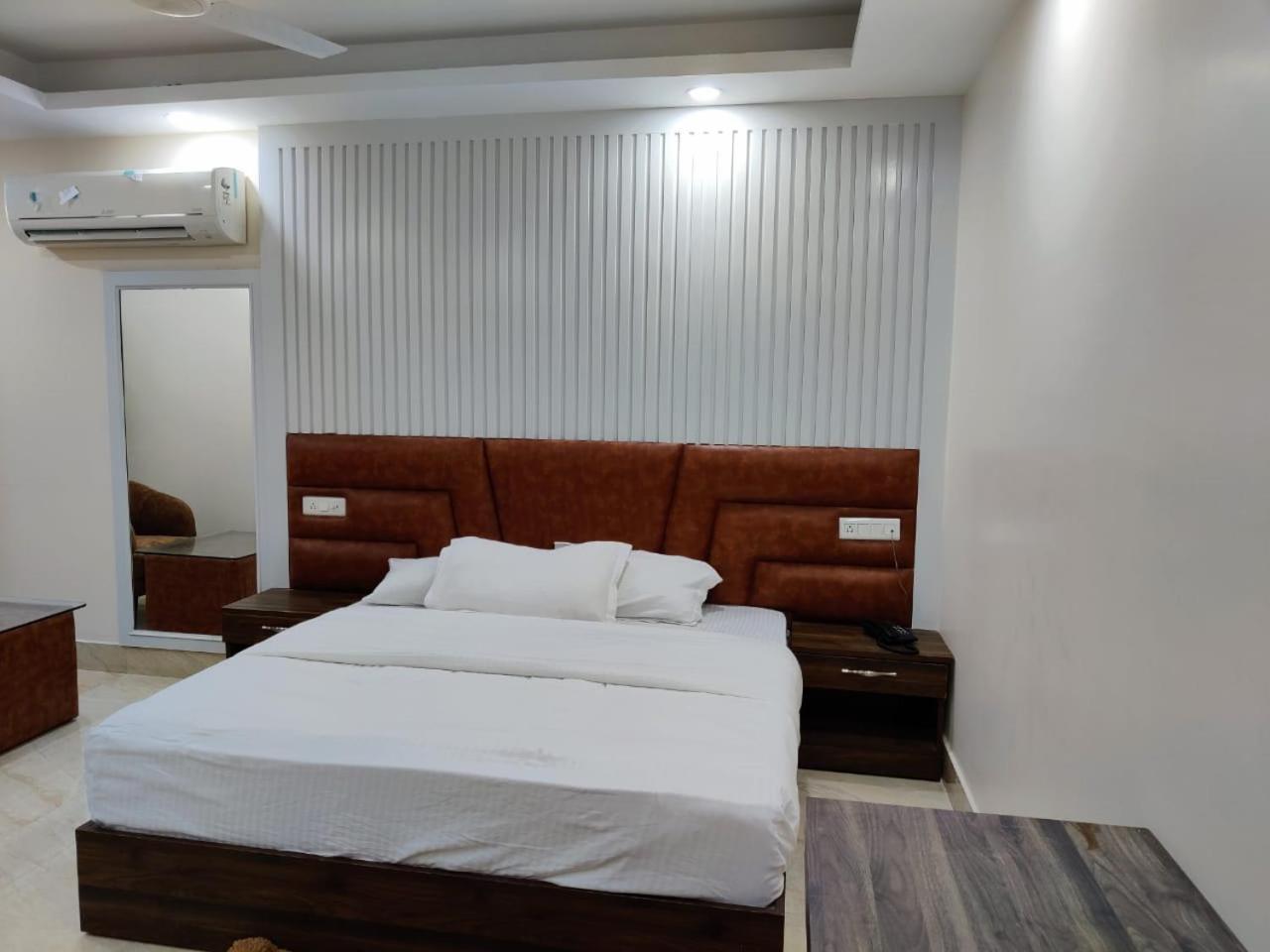 דהראדון Hotel Maira מראה חיצוני תמונה