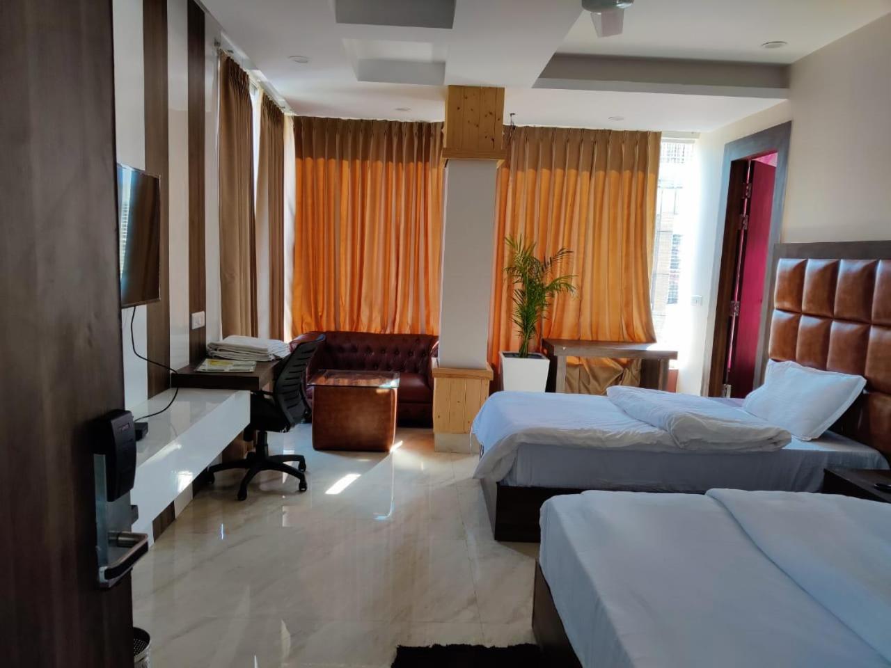 דהראדון Hotel Maira מראה חיצוני תמונה