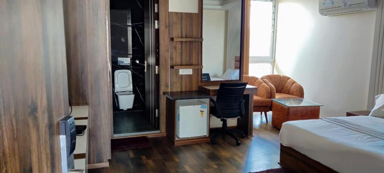 דהראדון Hotel Maira מראה חיצוני תמונה
