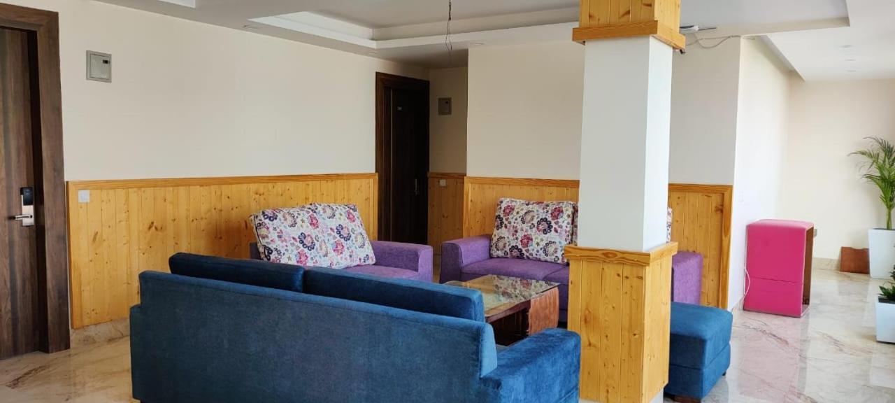 דהראדון Hotel Maira מראה חיצוני תמונה